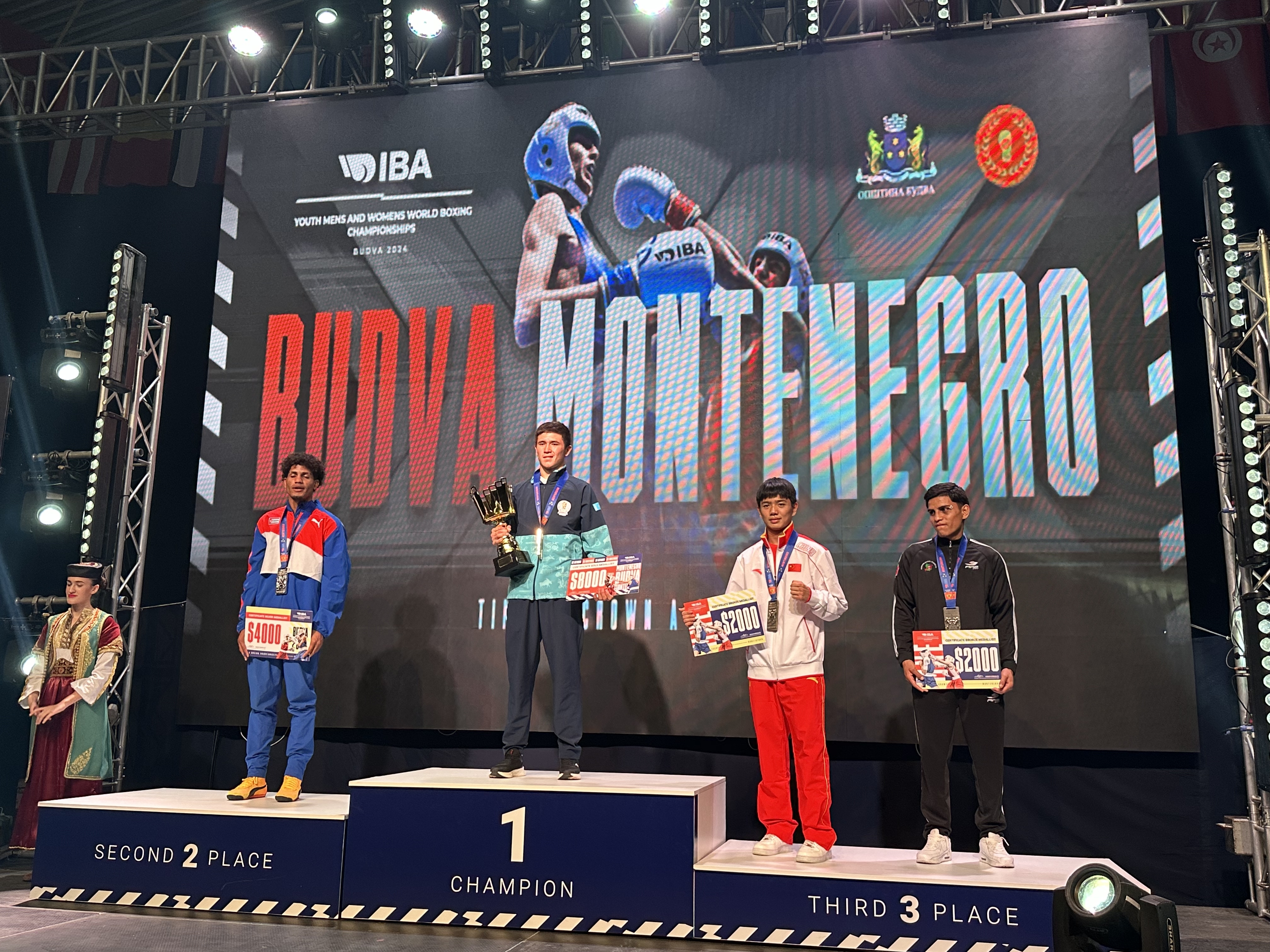 拳击比赛决赛,乌兹别克斯坦选手夺得金牌 拳击比赛决赛,乌兹别克斯坦选手夺得金牌