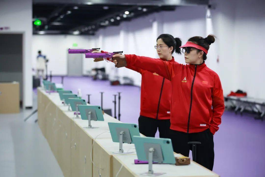 射击比赛精准有威,选手靶心如一的简单介绍 射击比赛精准有威,选手靶心如一的简单介绍