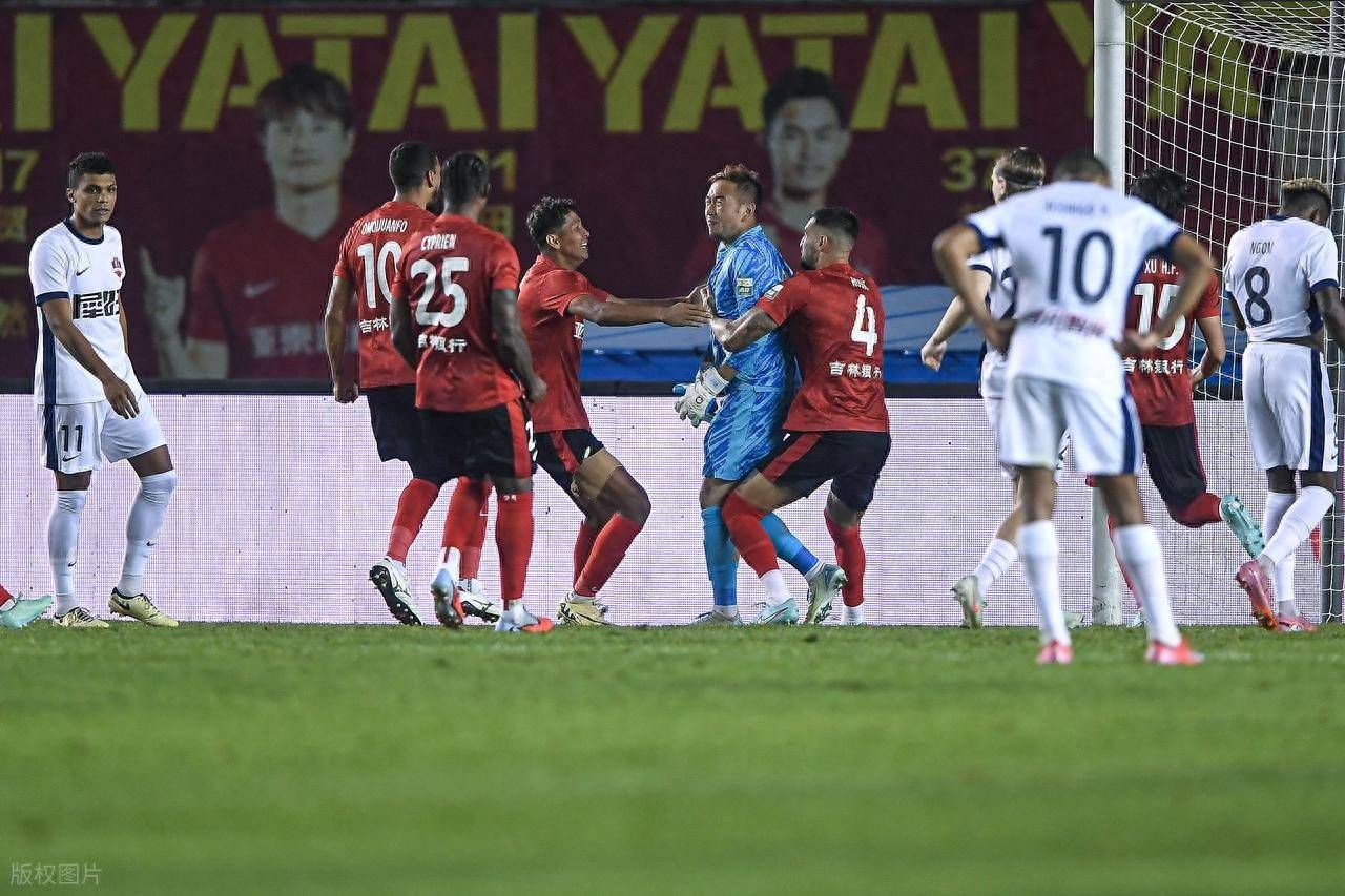 关于亚眠遭遇惨败,法甲保级之路漫长的信息 关于亚眠遭遇惨败,法甲保级之路漫长的信息