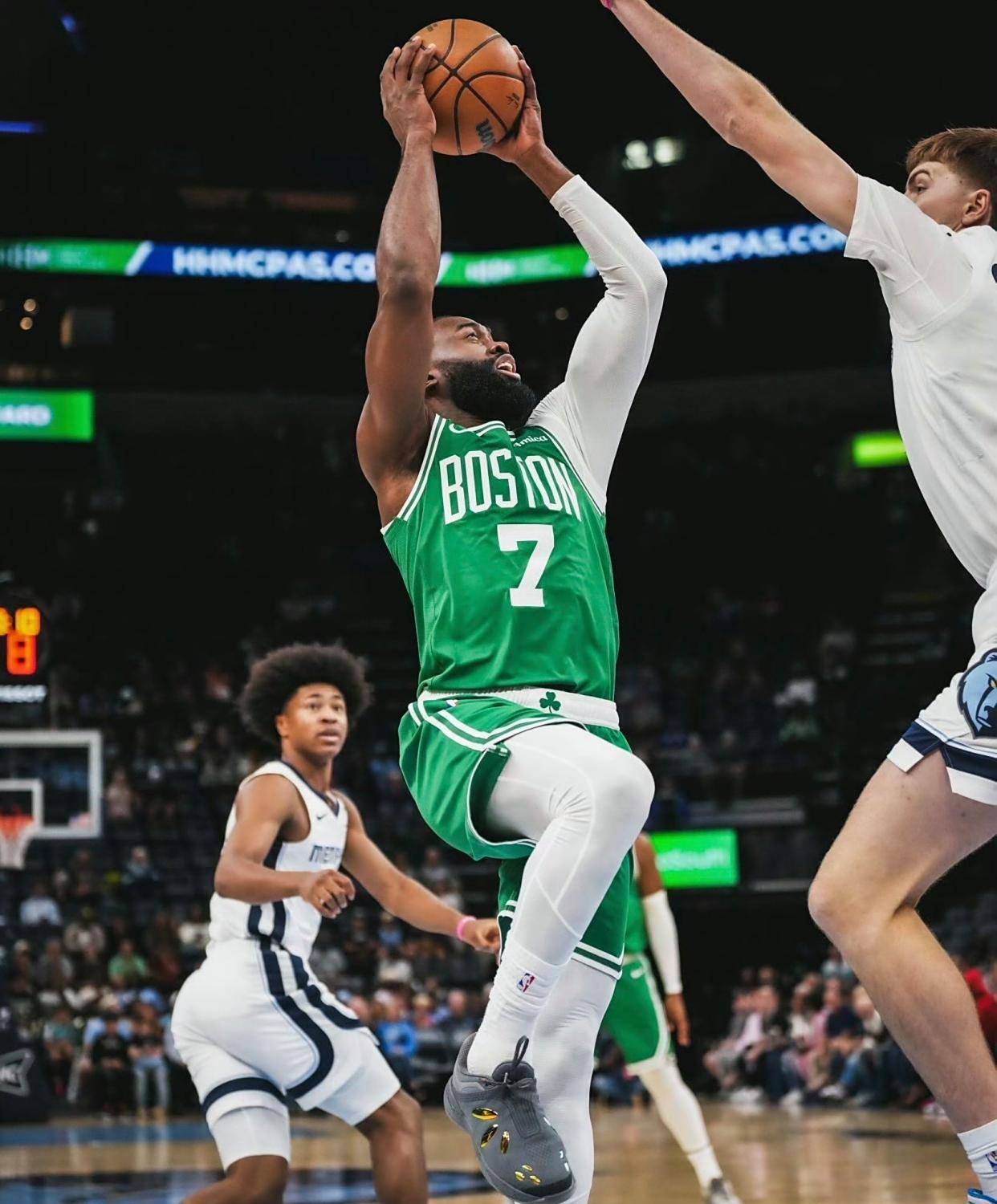 凯尔特人球员布朗持续表现稳定 凯尔特人球员布朗持续表现稳定