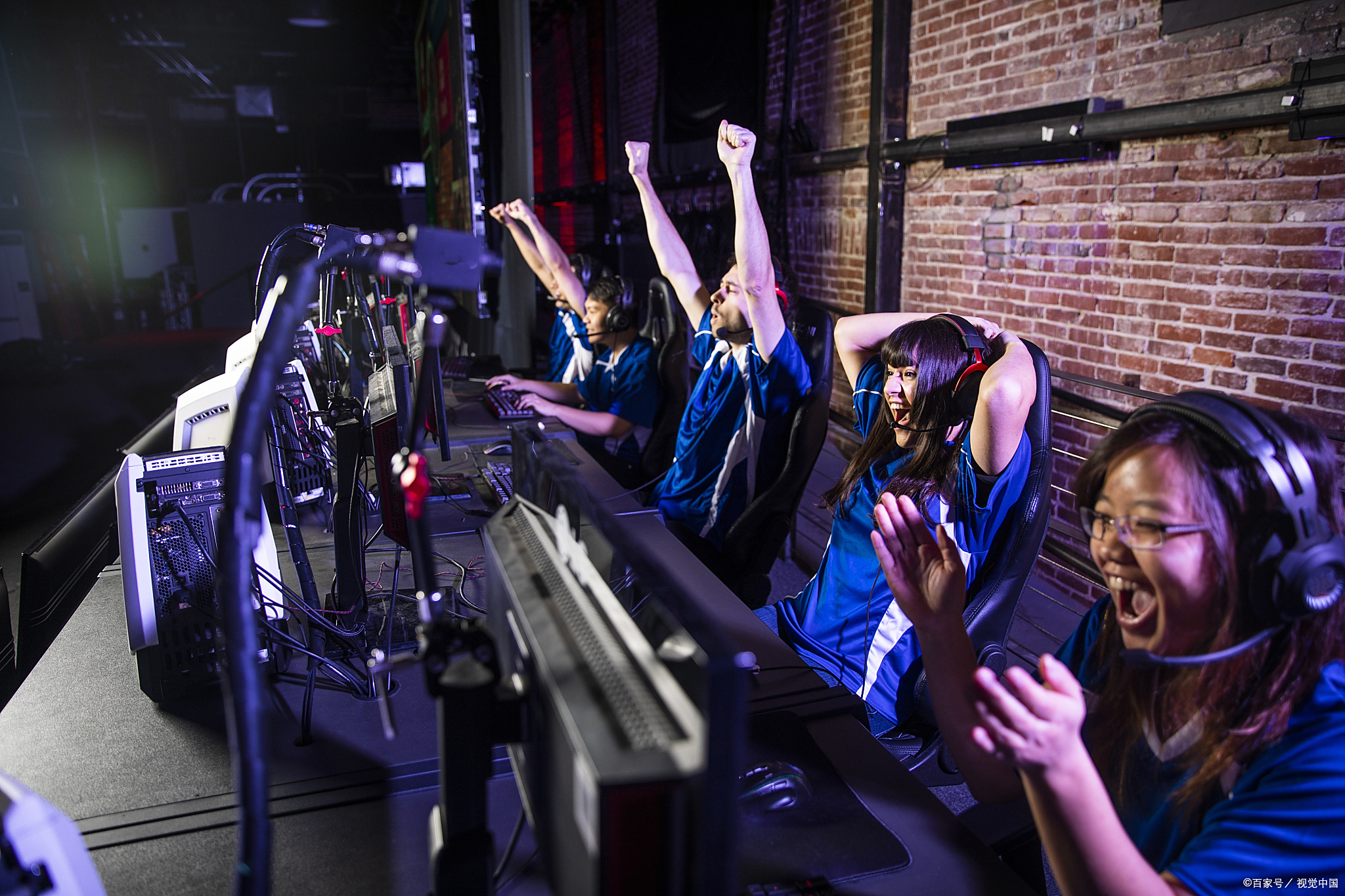 场面火爆！FIFA电竞观众席沸腾不已的简单介绍