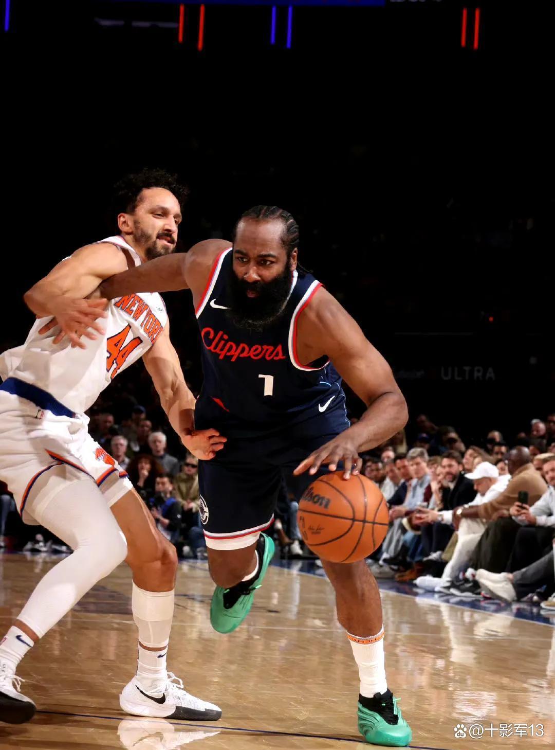 尼克斯逆转江苏队,伦纳德带队取胜 尼克斯逆转江苏队,伦纳德带队取胜