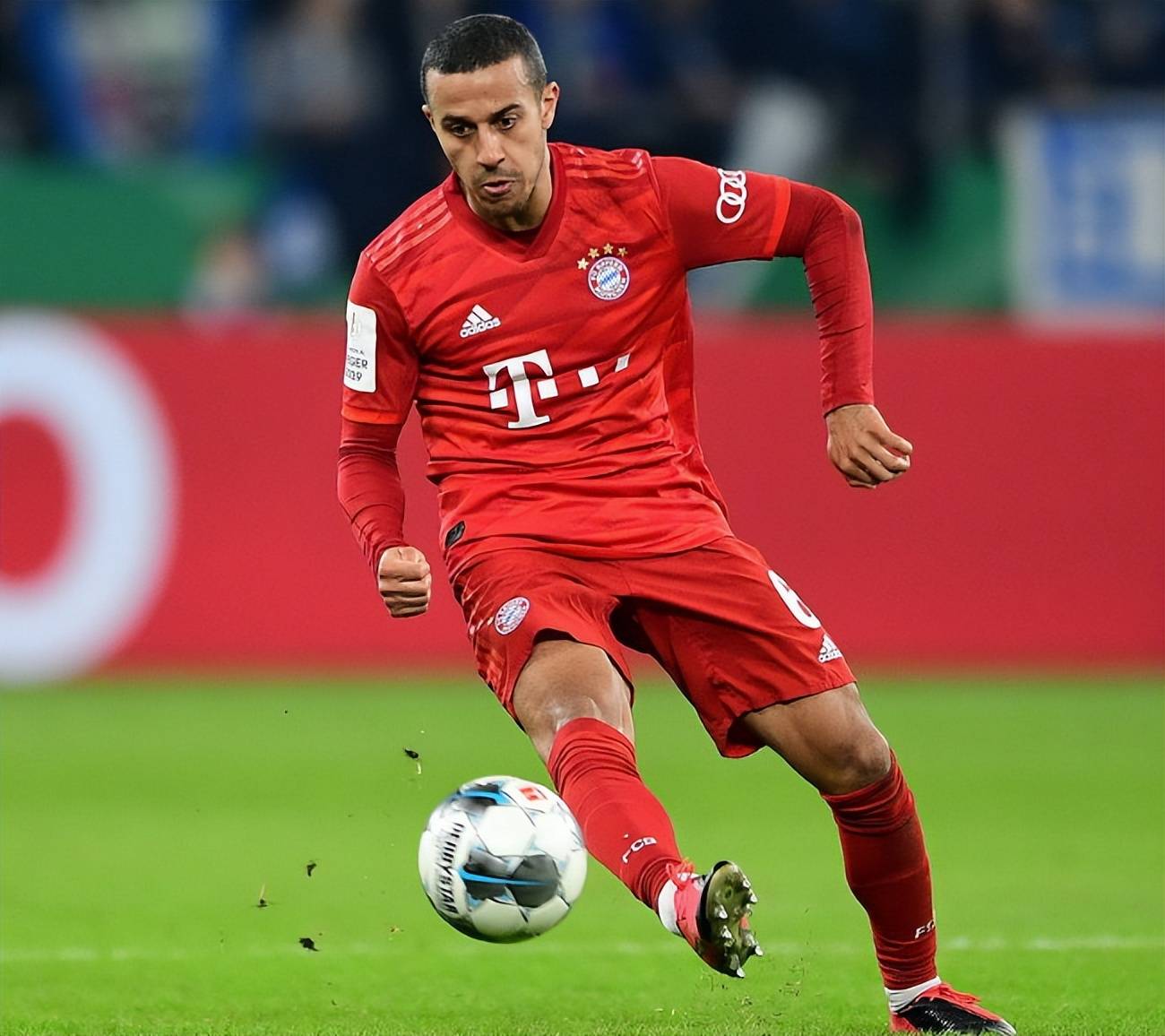 马赛翻盘拜仁,蒂亚戈带队取胜 马赛翻盘拜仁,蒂亚戈带队取胜