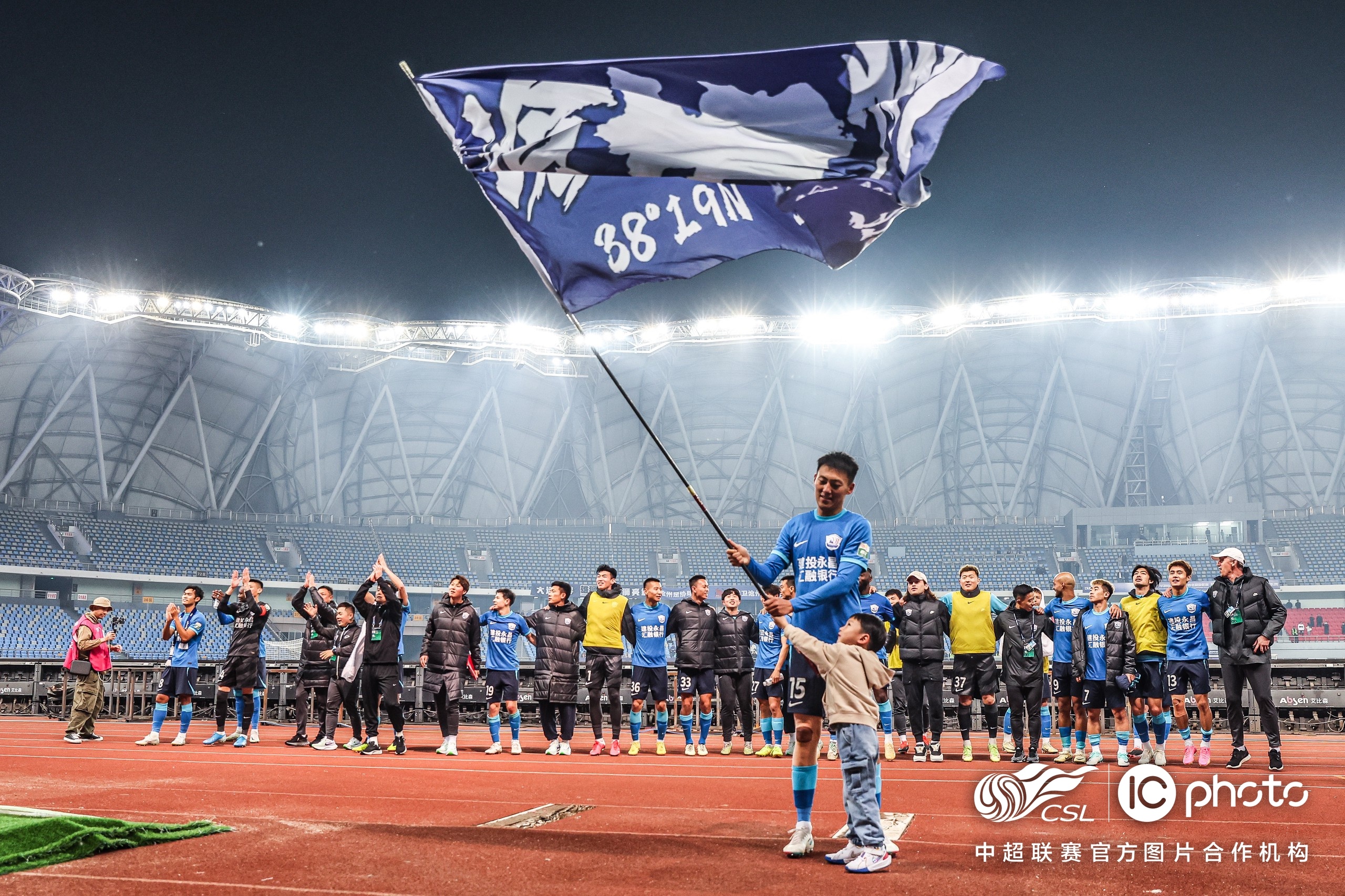 深圳主场大获成功,球队实力尽显 深圳主场大获成功,球队实力尽显