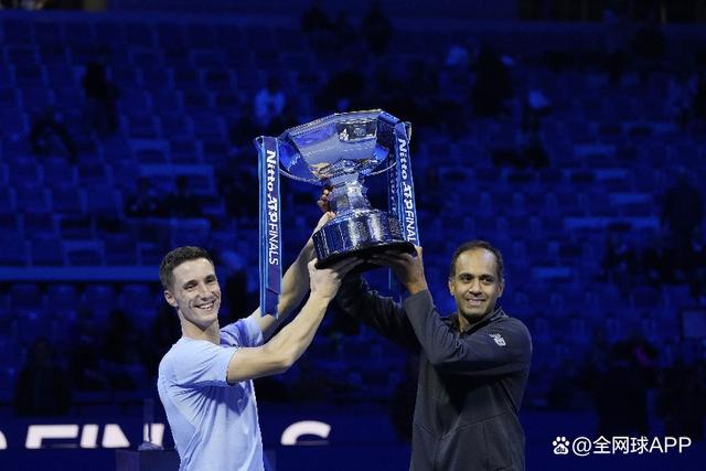 开云体育官网-ATP总决赛险胜年终总决赛,德约科维奇带队取胜