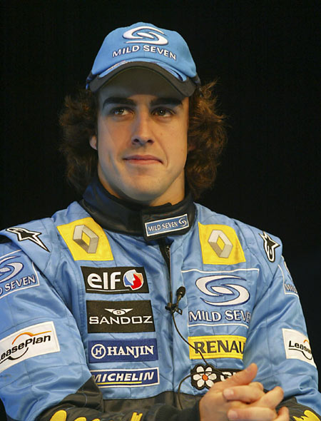 雷诺车队险胜红牛二队，阿隆索高光表现