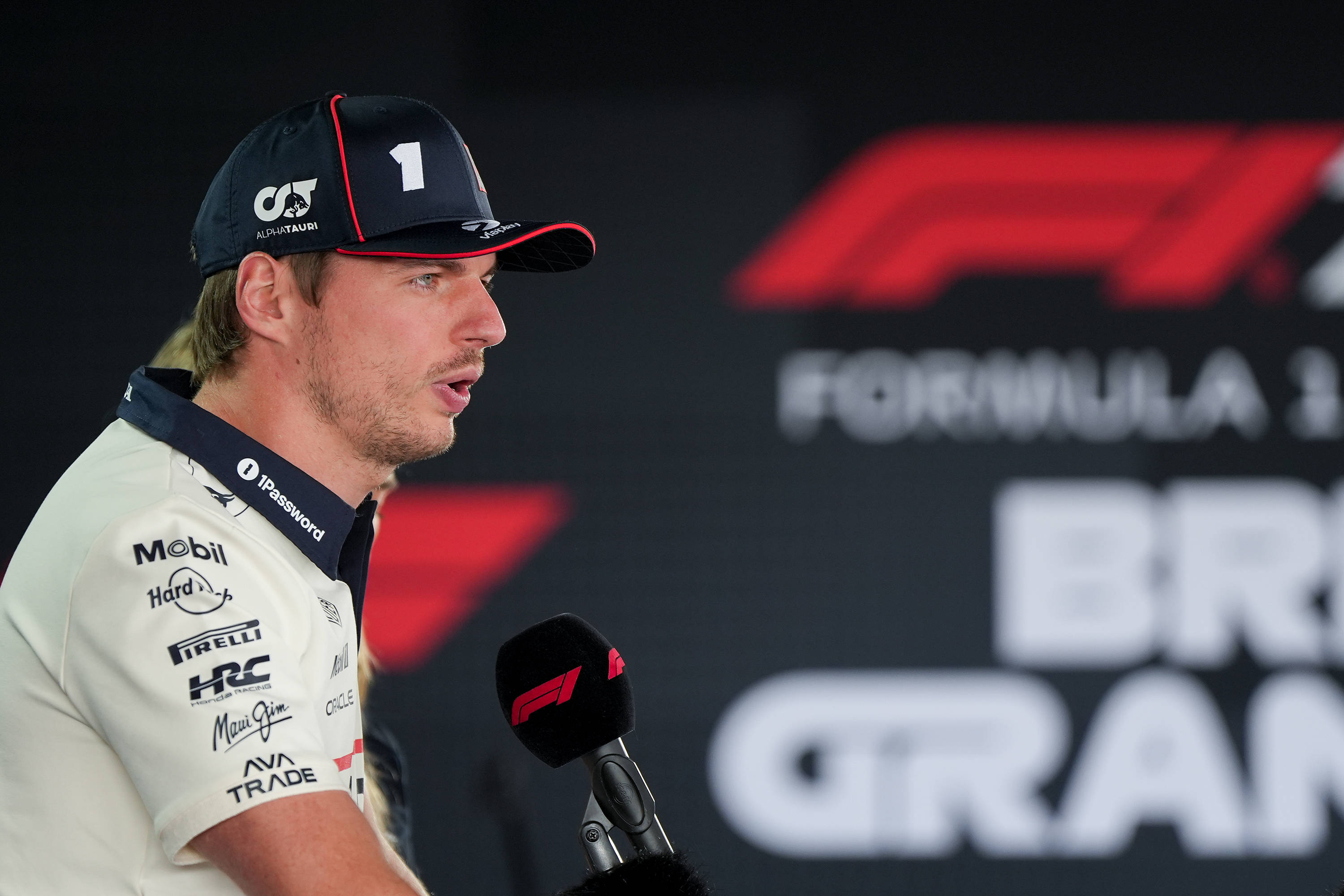 红牛车队完胜哈斯车队，阿隆索统治全场