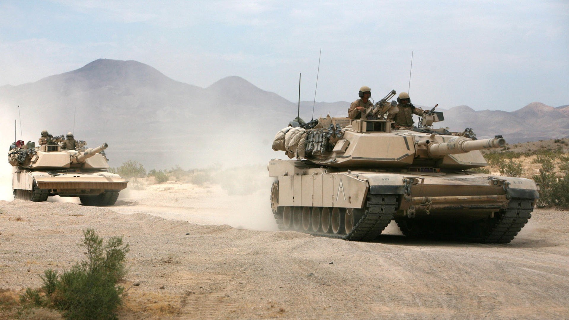 赛道与球场，布克F1首秀接管比赛，公牛提前终结尼克斯悬念