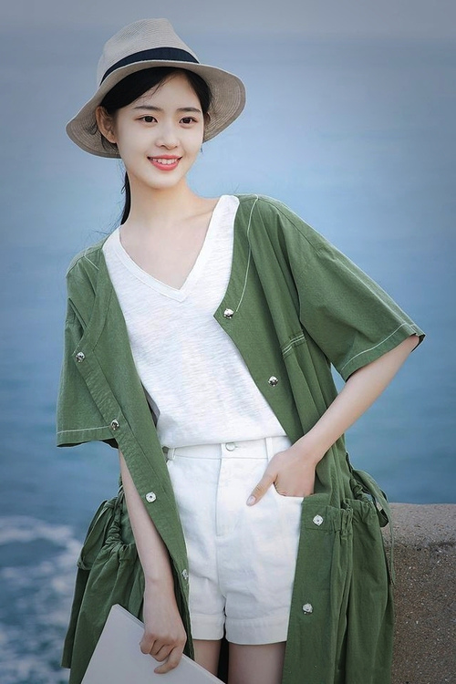 贝恩的四十米长河，与快船停在松花江畔的夜晚