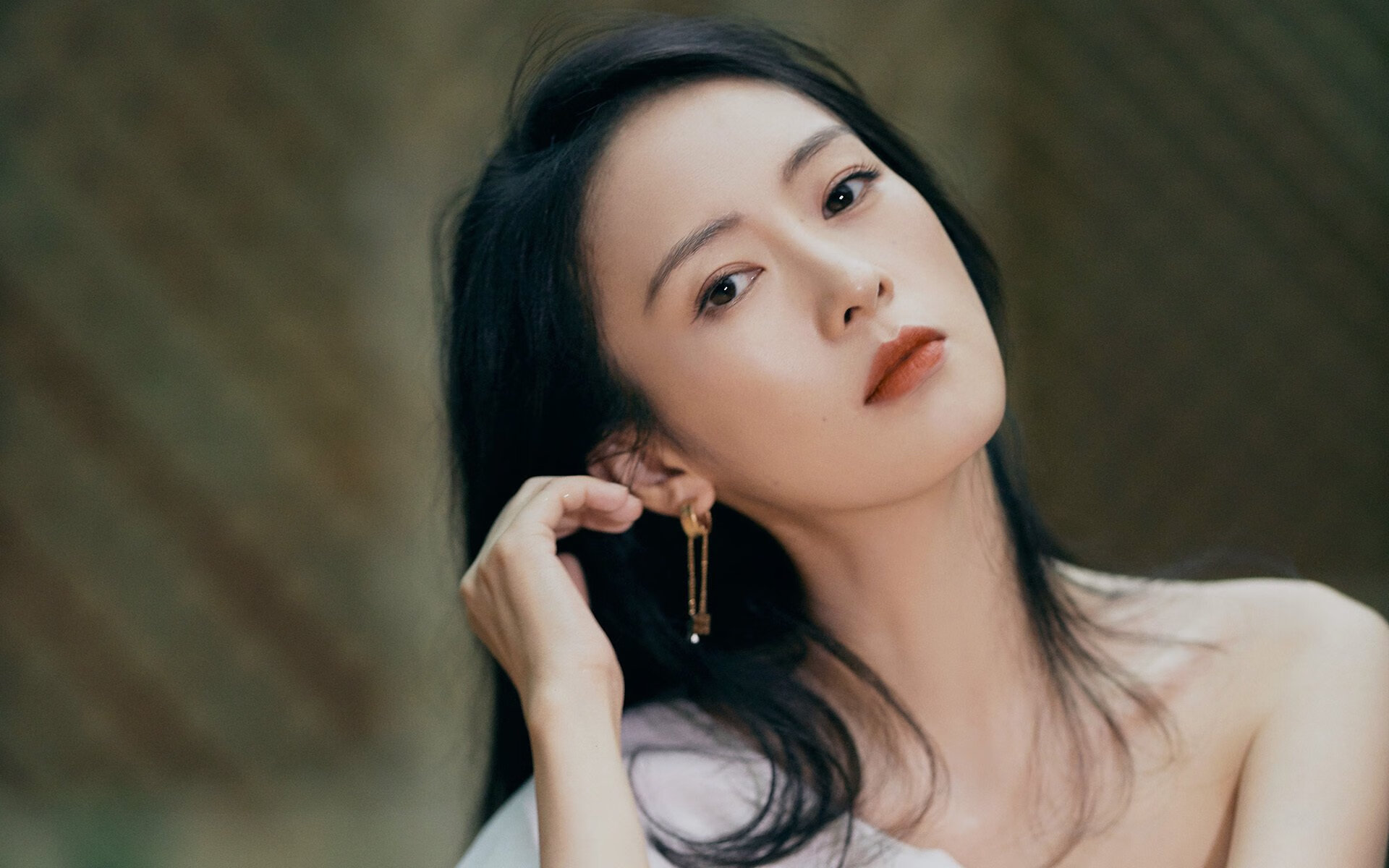 开云体育在线-钢铁防线对决天赋洪流!巨人守护者德里赫特,在群星璀璨的东决之夜铸就唯一丰碑